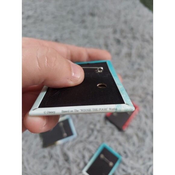 Lot Of 4 Walt Disney Classics Collection Vintage Buttons 1997 Winnie-The-Pooh - Picture 6 of 7